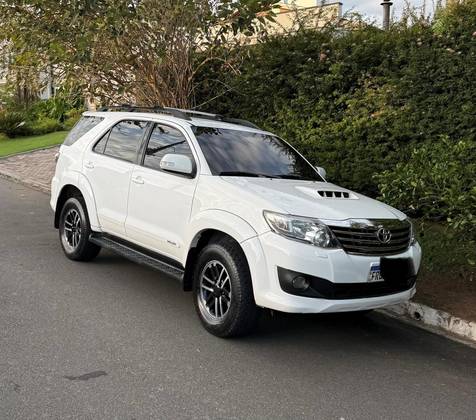 TOYOTA HILUX SW4 3.0 SRV 4X4 7 LUGARES 16V TURBO INTERCOOLER DIESEL 4P AUTOMÁTICO